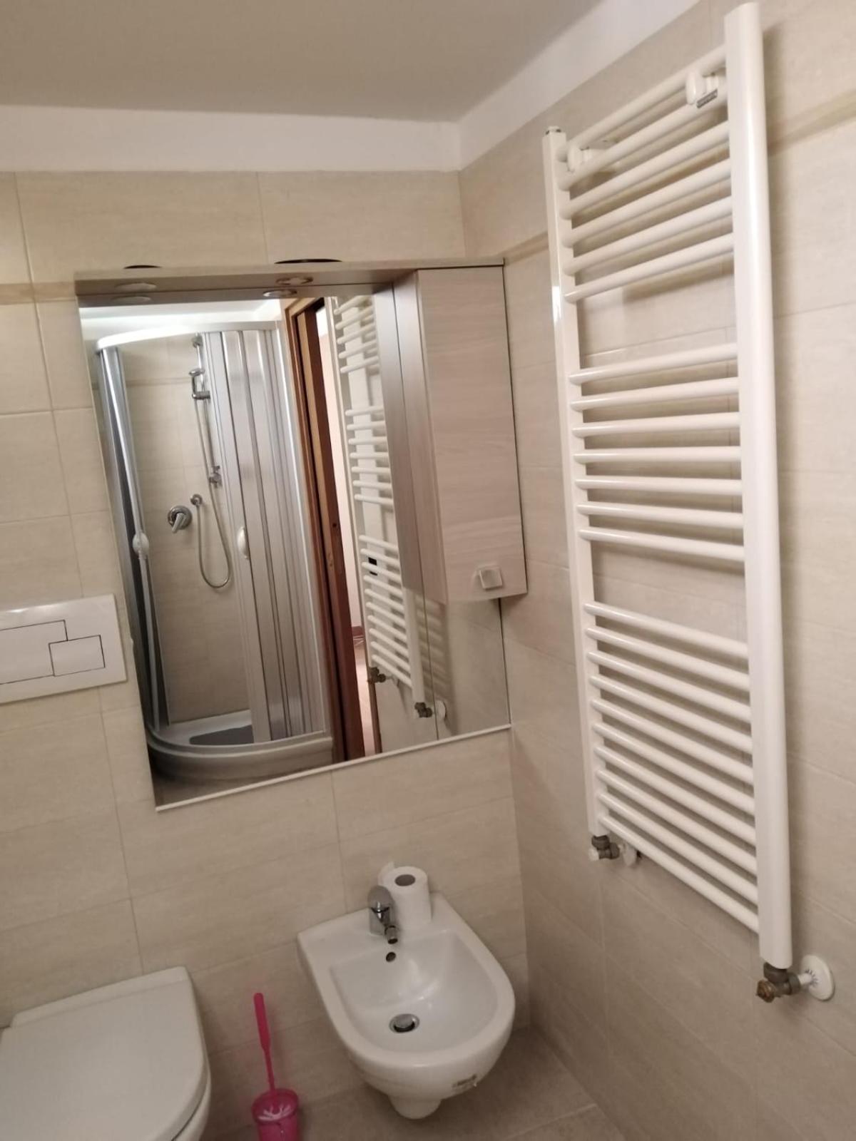 바를레타 Mansarda Con Terrazzo Privato 아파트 외부 사진